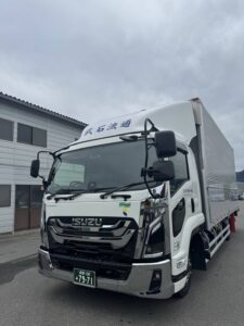 新型フォワード（７９－７１号車）
４ｔウィングゲート（最大積載２４００ｋｇ）