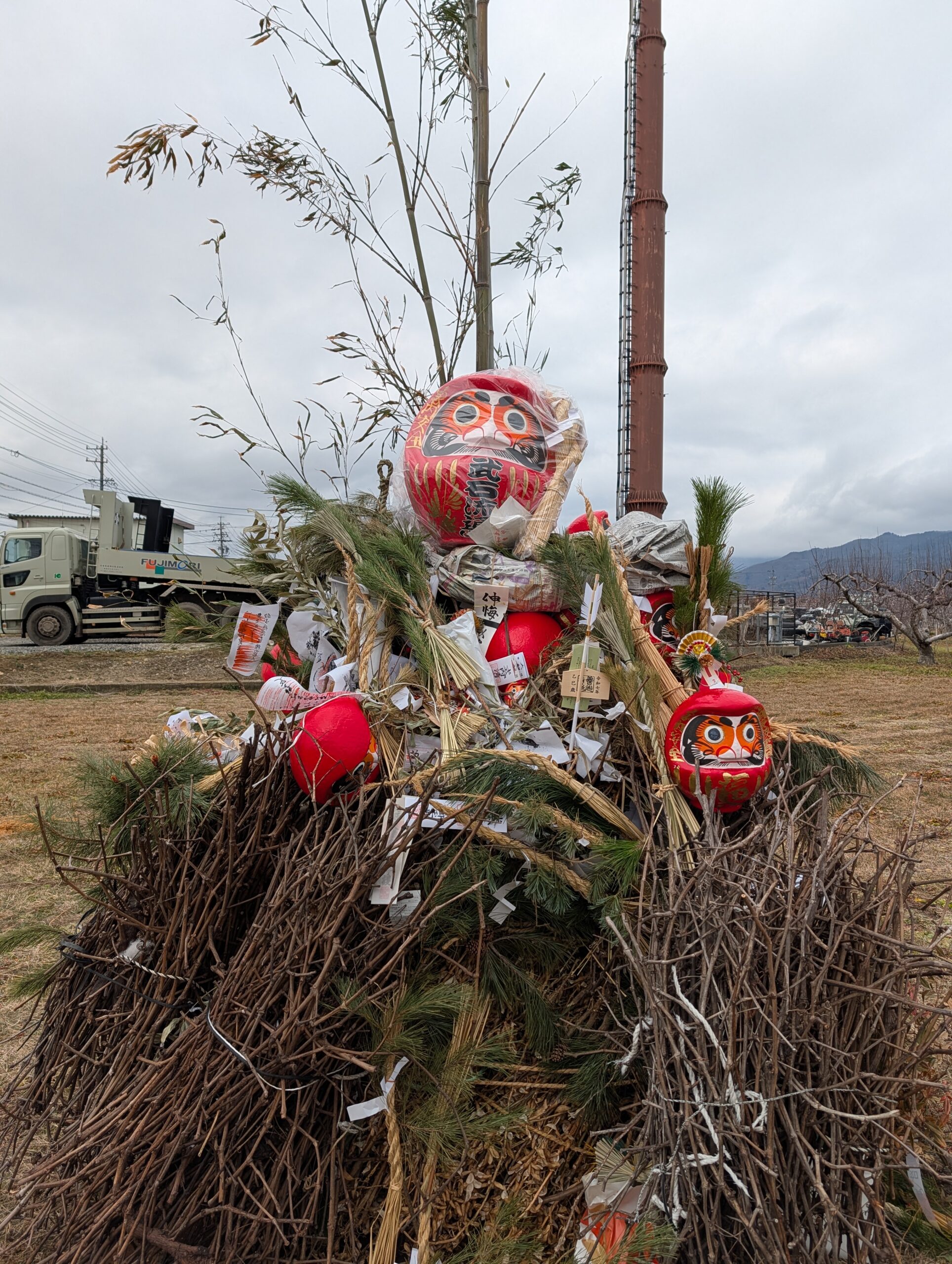地域のどんど焼きに参加してきました。